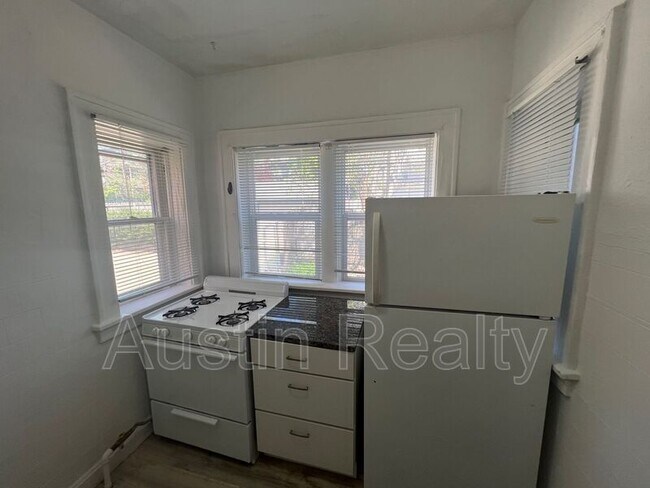 Foto del edificio - 4443 Pershing Ave