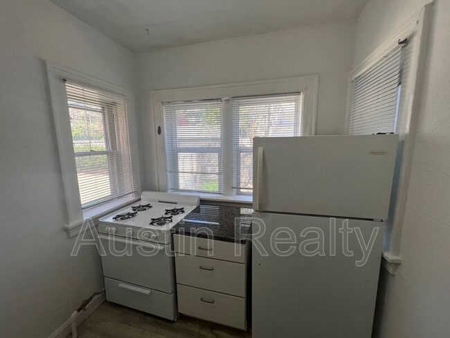 Building Photo - 4443 Pershing Ave