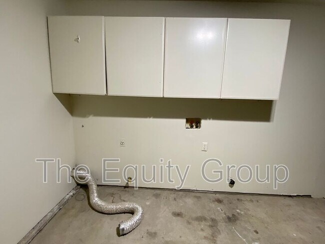 Building Photo - 4300 E Feemster Ave