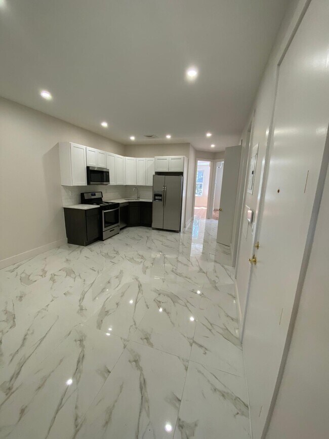 Foto del edificio - 351 E 26th St