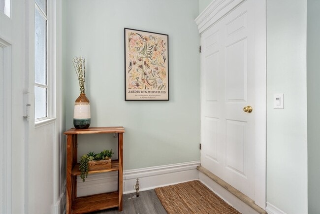 Building Photo - 27 Champa St