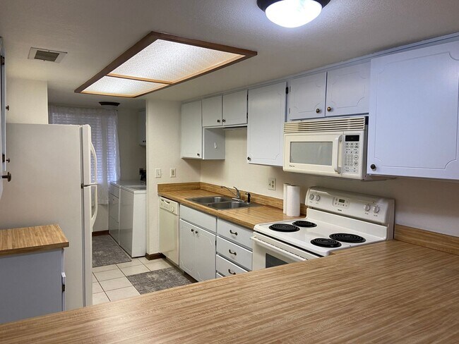 Foto del edificio - TOWNHOME - VILLAGE OF OAK CREEK