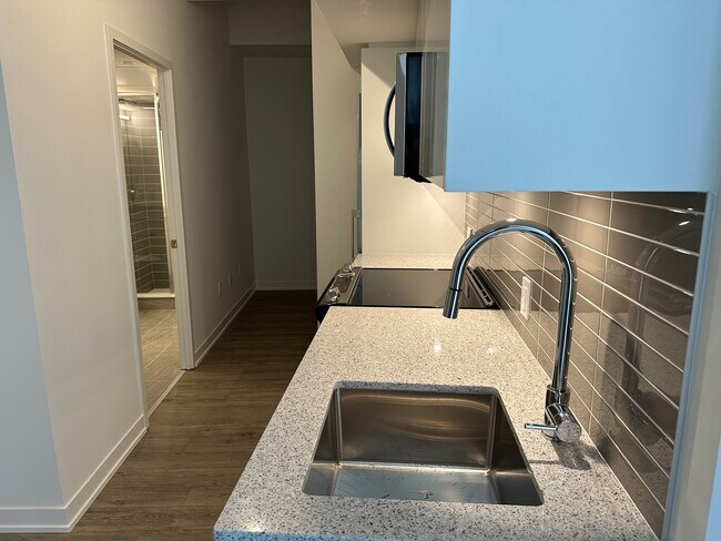 Building Photo - Contemporary 1-Bdrm + Den + 1 Parking Spot Condo for Rent in North York!