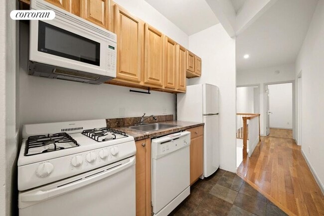 Foto del edificio - 316 W 51st St