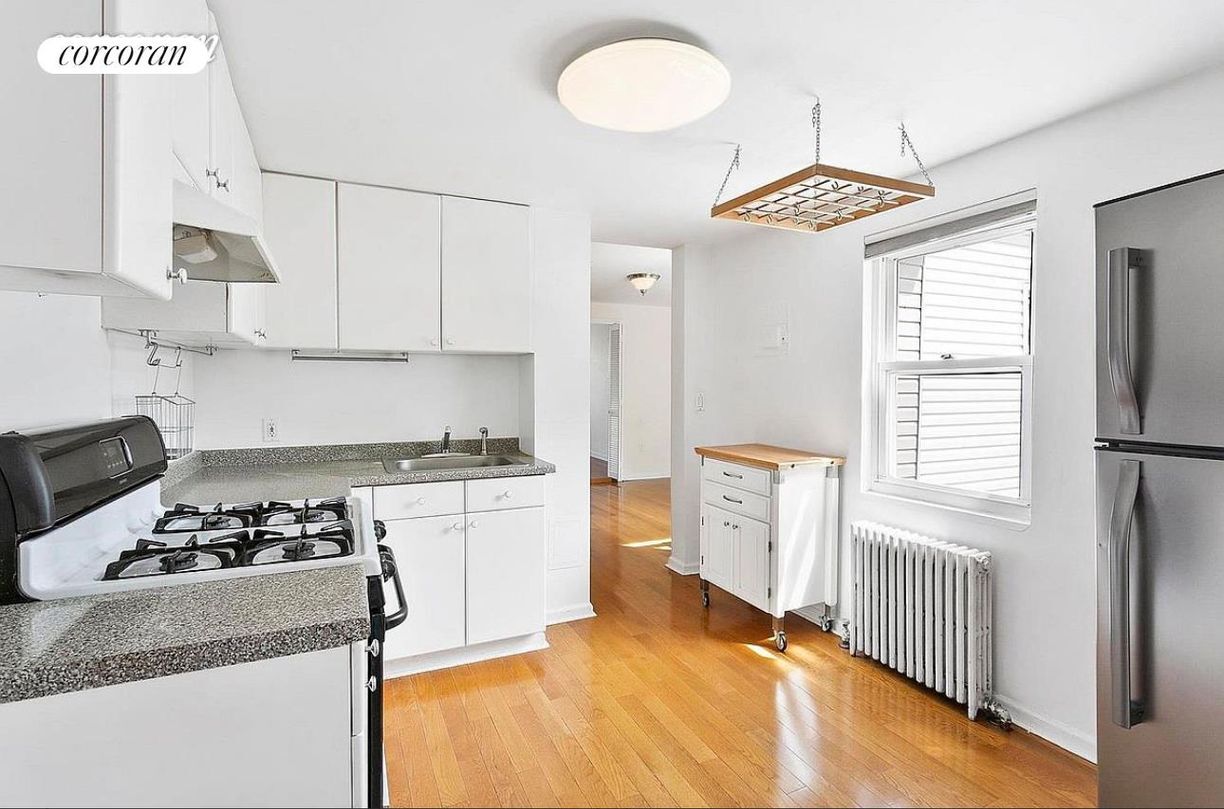 Primary Photo - 292 18th St