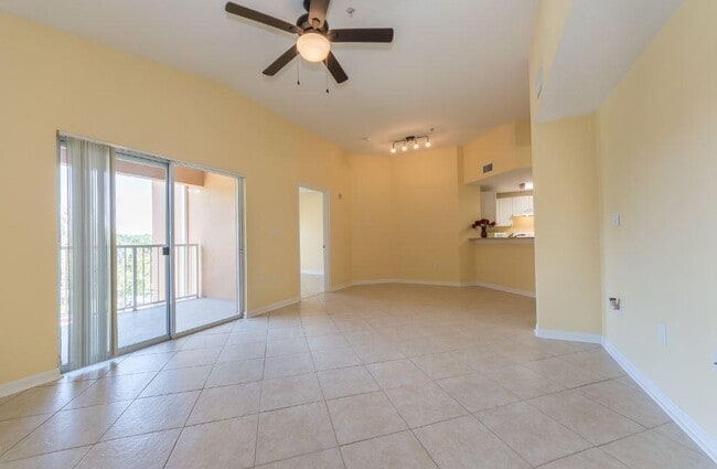 Building Photo - 5080 Fairways Cir