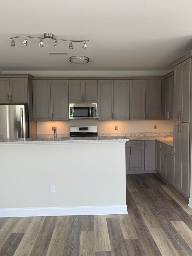 Luxury Waterfront 1, 2, & 3 Bedroom Apartm... 1 Dutchess Ave