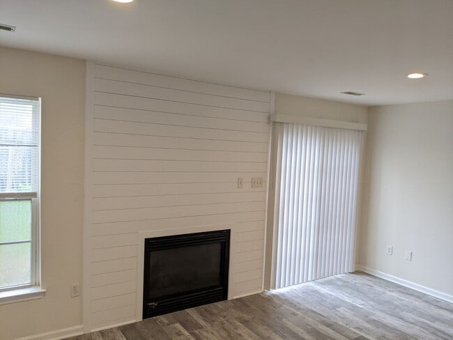 Foto del edificio - Completely Renovated Townhouse in convenie...