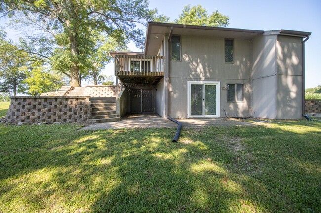 Foto del edificio - Storybook Ranch Home with Lake View