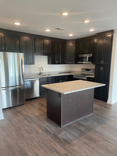 Building Photo - Evergreen Apartments