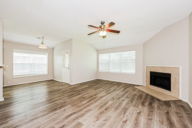 Foto del edificio - 322 Oakhurst Dr