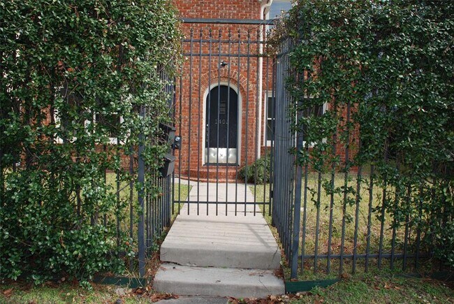Building Photo - 1405 Crocker St