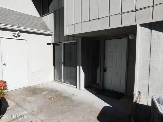 Building Photo - 138 Mallard Cove
