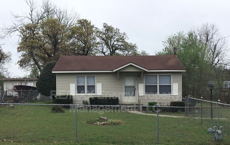 Primary Photo - 9424 NE 28th St