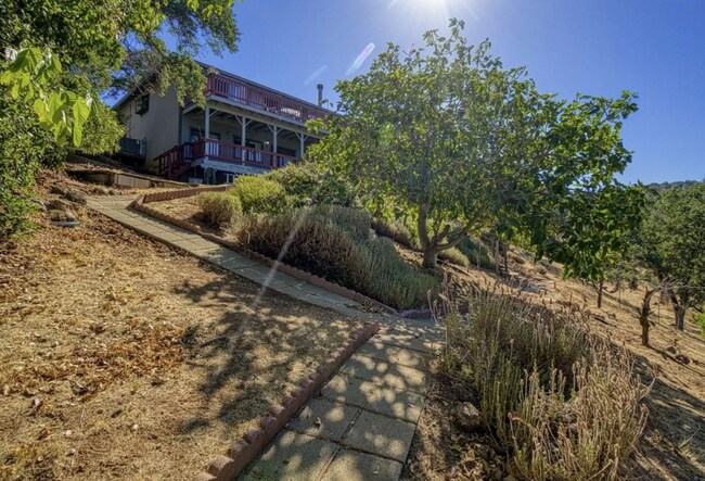 Building Photo - 2155 Westlake Dr