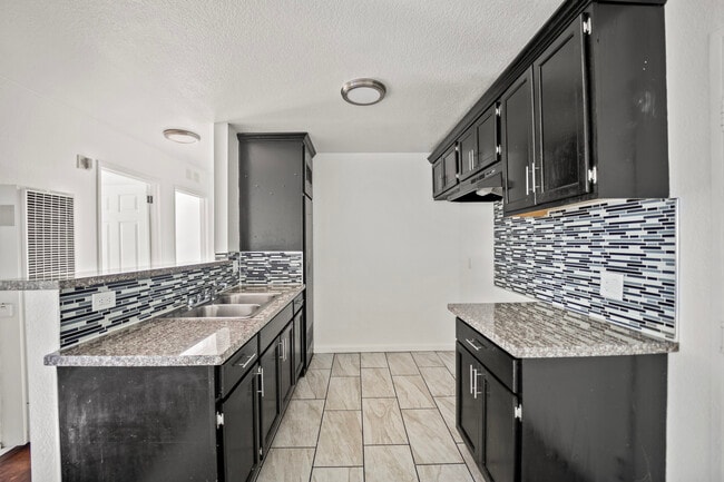 Building Photo - 412 Coronado Terrace