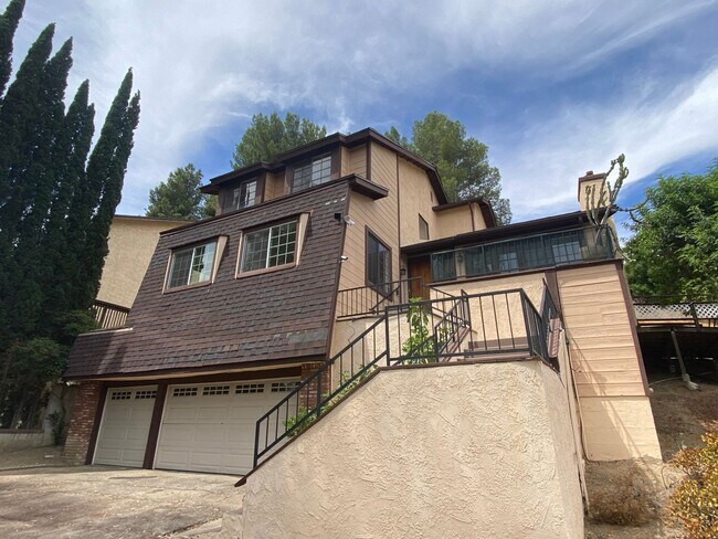 Foto del edificio - Beautiful Views, Spacious 4 bed 3.5 bath h...