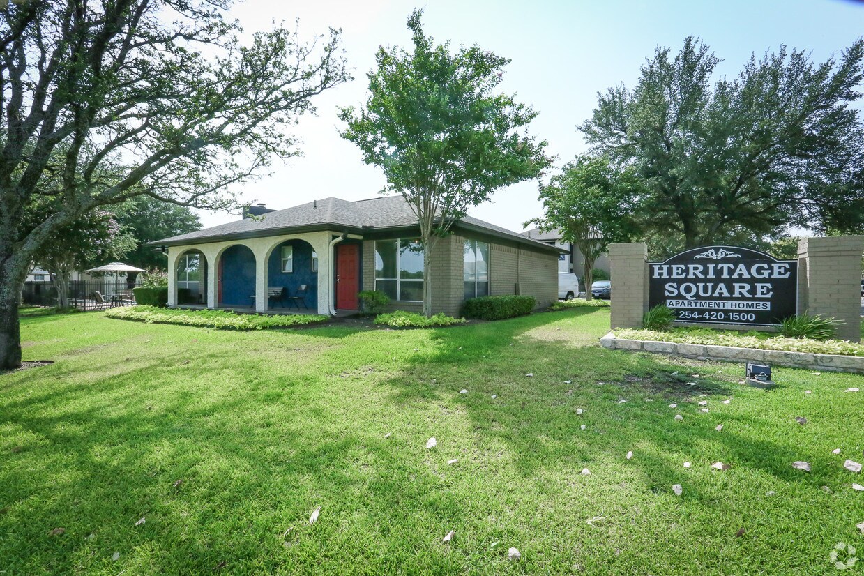 Heritage Square Rentals in Waco at 1700 Breezy Dr Waco, TX
