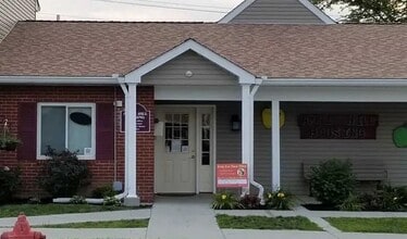 Building Photo - 15 Orchard Ln