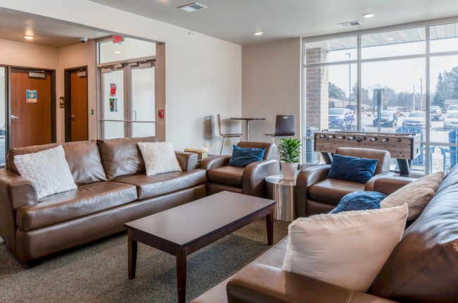 Community Room - Timberwolf Suites Student Apartments