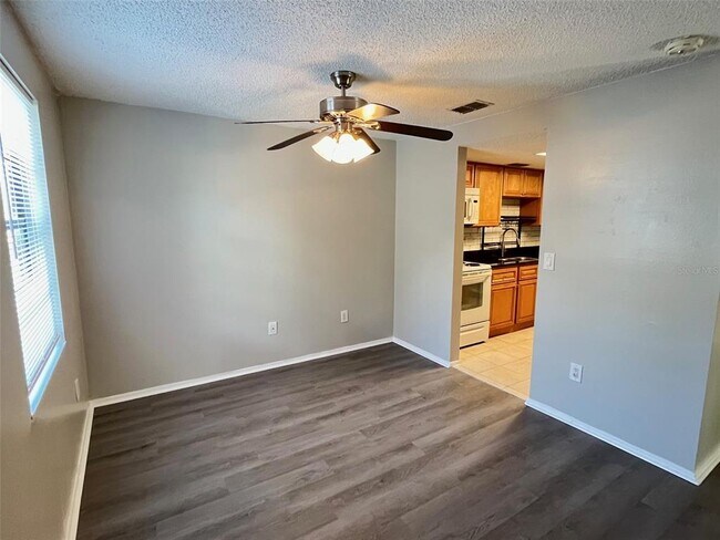 Foto del edificio - 139 Hunter Lake Dr