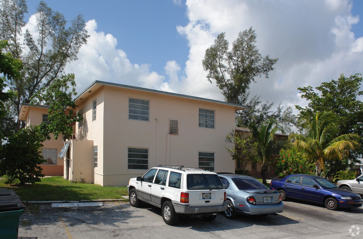 Foto del edificio - 600 NE 46th Ct
