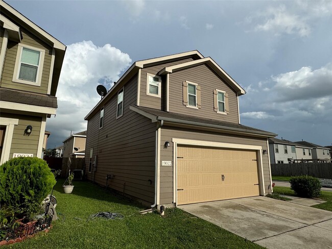 Building Photo - 19022 Bee Line Ct