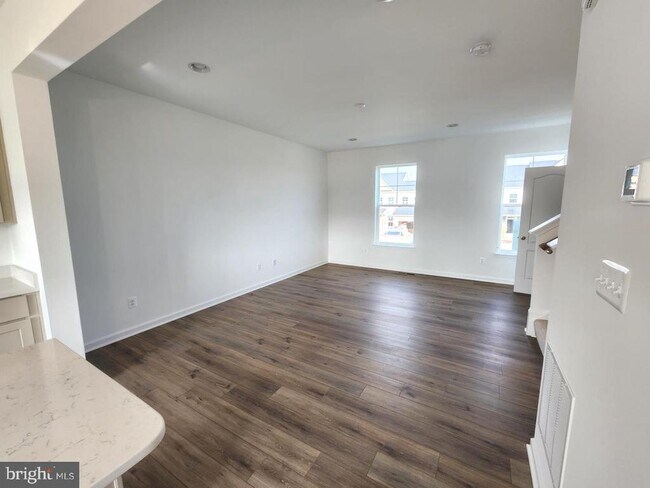 Foto del edificio - 229 Hillsdale Pl