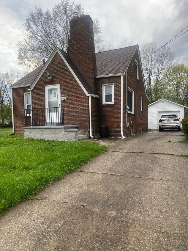 Primary Photo - 118 Lansdowne Blvd