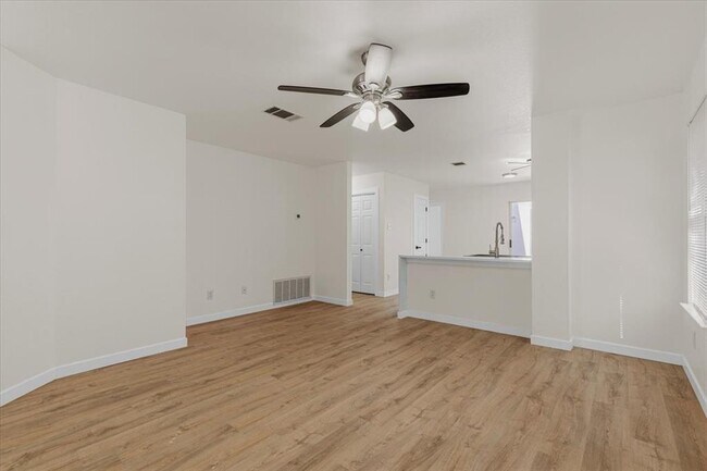 Building Photo - 1007 Port Daniel Dr