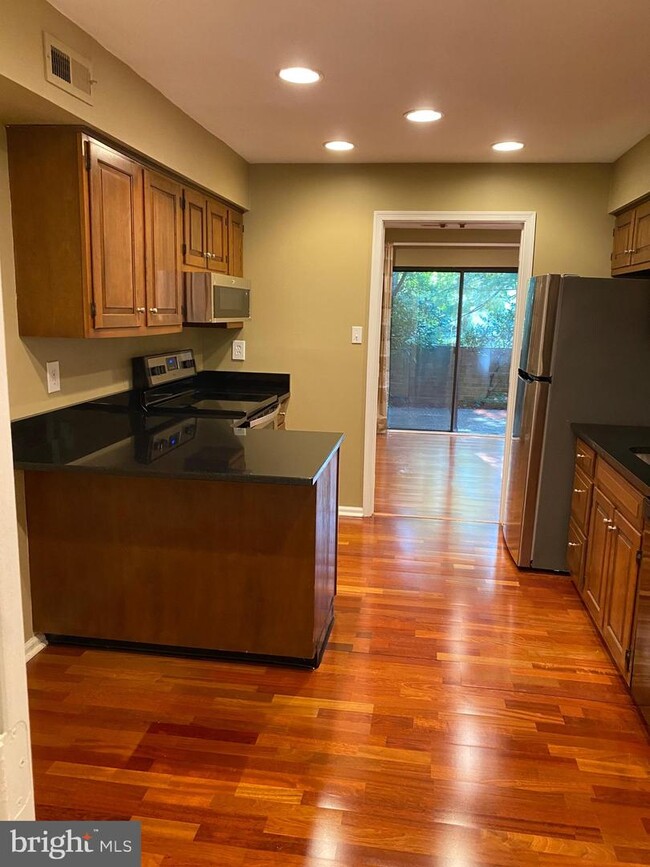 Building Photo - 345 Paoli Woods Dr