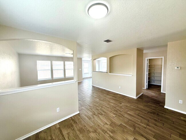 Building Photo - **APPLICATION RECEIVED** **MOVE IN SPECIAL** Spacious 2-Story 4 Bedroom / 2.5 Bath Home In Conver...