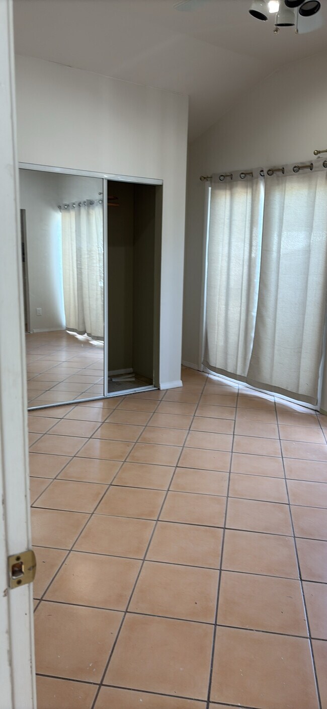 Foto del edificio - 5857 Melvin Ave