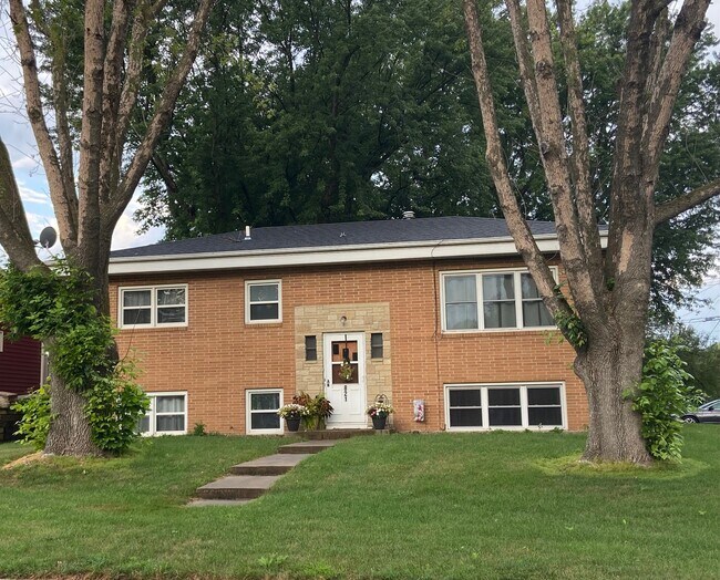 Foto del edificio - 821 1st Ave NW