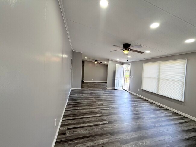 Foto del edificio - 5050 Box Wood Ct