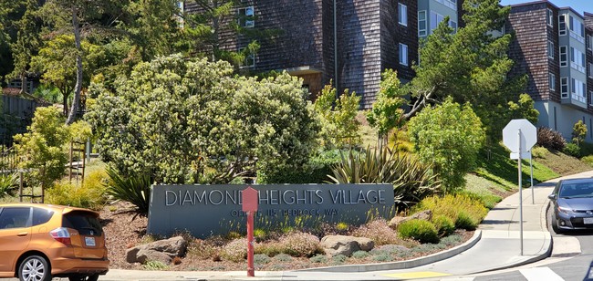 Foto del edificio - 5122 Diamond Heights Blvd