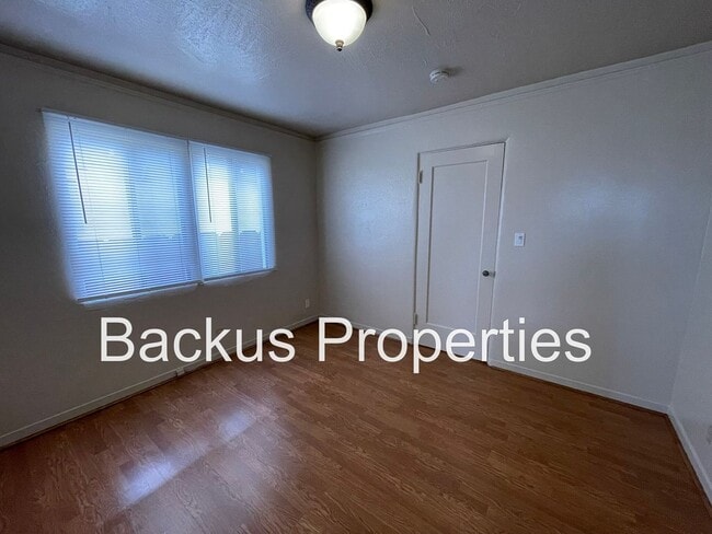 Building Photo - 249 Geil St