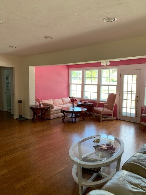 Foto del edificio - 7353 Phillips St