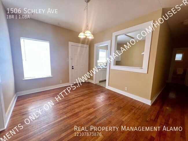 Foto del edificio - 1506 Schley Ave