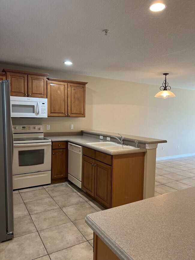 Foto del edificio - Gated 3/2.5 Townhouse with Garage in Altam...