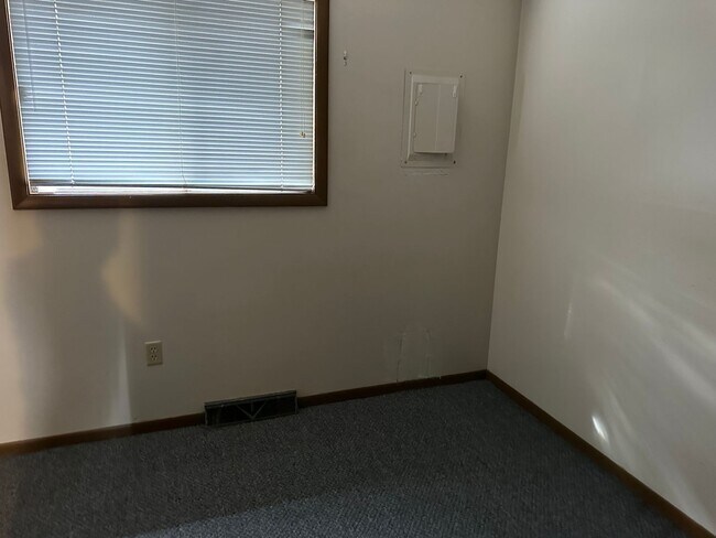 Foto del edificio - 2 BEDROOM 1 BATHROOM APARTMENT FOR RENT