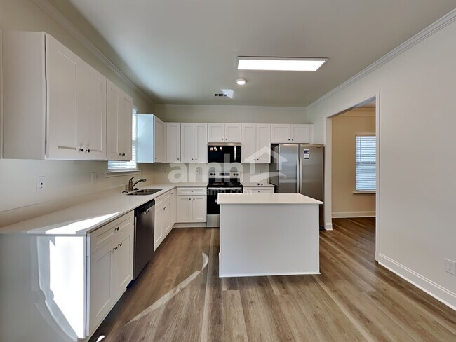 Foto del edificio - 2444 Beal St