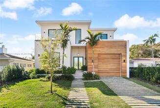 Building Photo - 9132 Dickens Ave