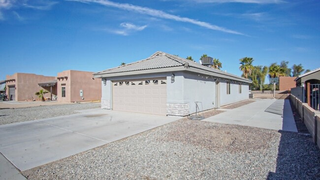 Building Photo - 11811 Apache Ave