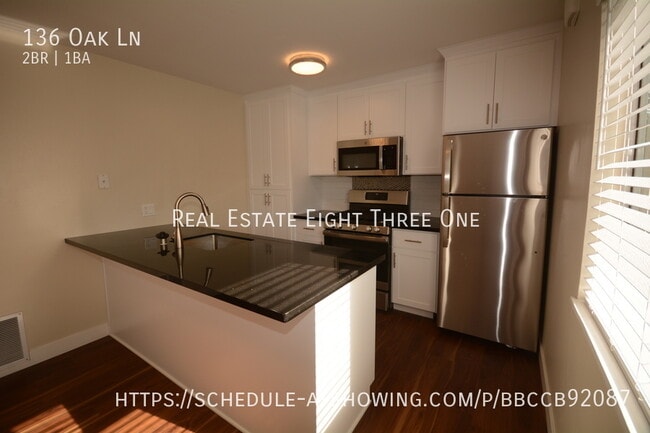 Building Photo - 136 Oak Ln