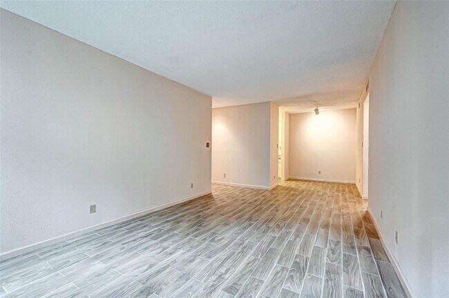 Foto del edificio - 10047 Westpark Dr