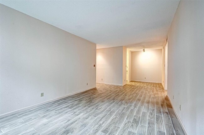 Building Photo - 10047 Westpark Dr