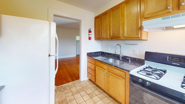 Foto del edificio - 1724 Lamont St NW