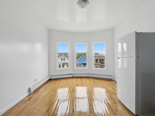 Building Photo - 308 Ege Ave