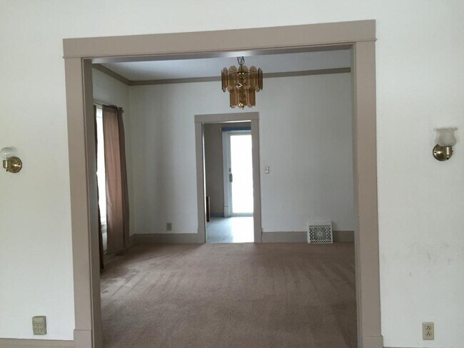 Foto del edificio - 11 University Ave E